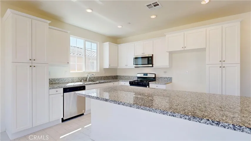12592 Ojo Caliente Street, Victorville, California 92392