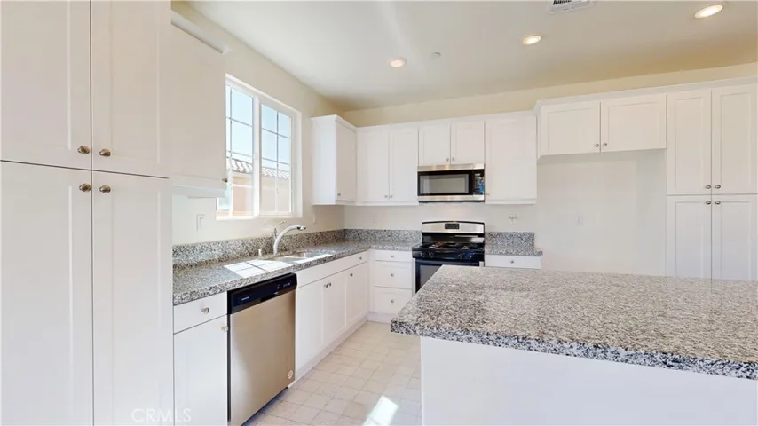 12592 Ojo Caliente Street, Victorville, California 92392
