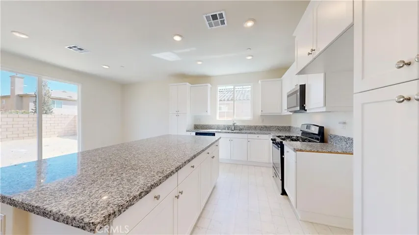 12592 Ojo Caliente Street, Victorville, California 92392