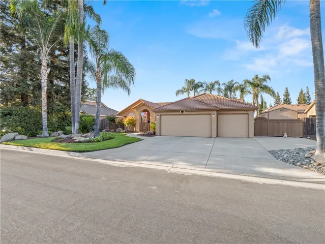 2410 E Richmond Avenue, Fresno, California 93720