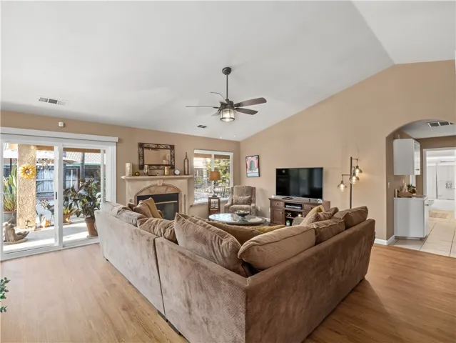 2410 E Richmond Avenue, Fresno, California 93720