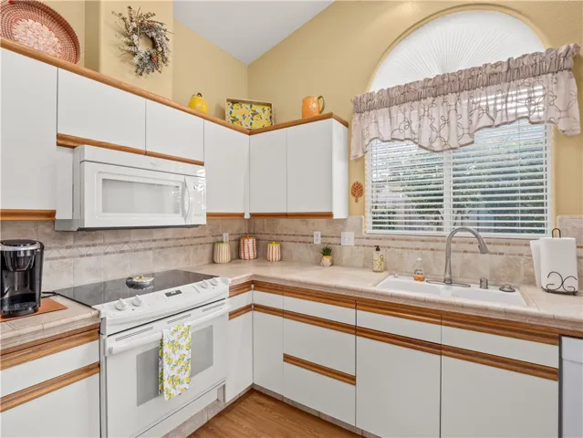 2410 E Richmond Avenue, Fresno, California 93720
