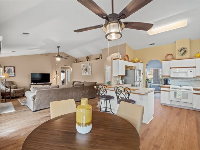 2410 E Richmond Avenue, Fresno, California 93720