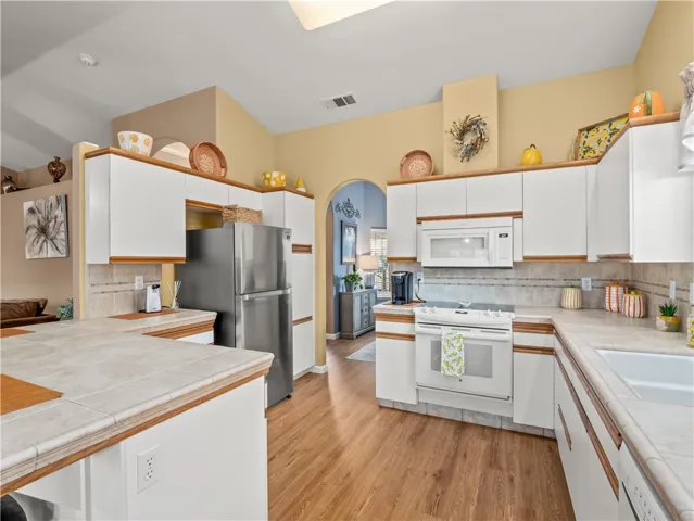 2410 E Richmond Avenue, Fresno, California 93720