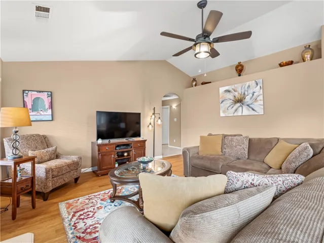 2410 E Richmond Avenue, Fresno, California 93720