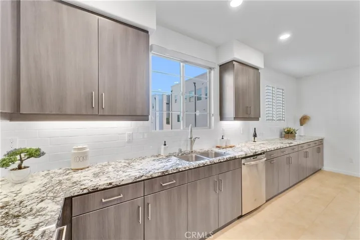 252 Harringay, Irvine, California 92618