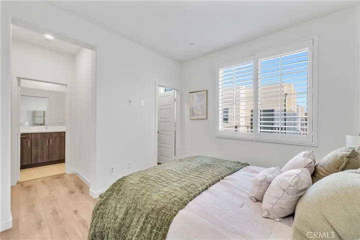 252 Harringay, Irvine, California 92618