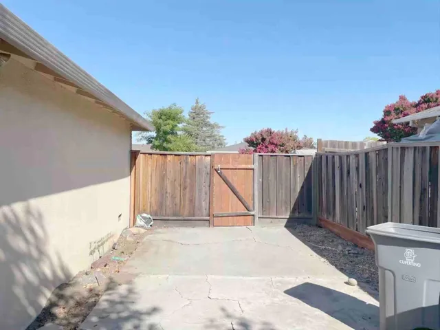1137 Derbyshire Drive, Cupertino, California 95014