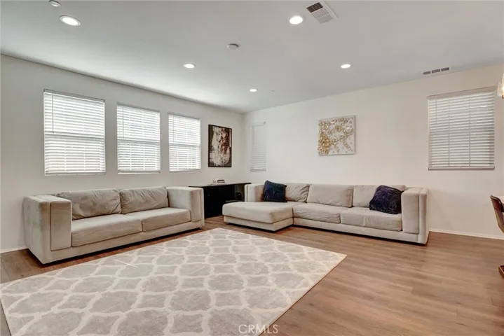 11243 N Alta Avenue, Mission Hills (san Fernando), California 91345