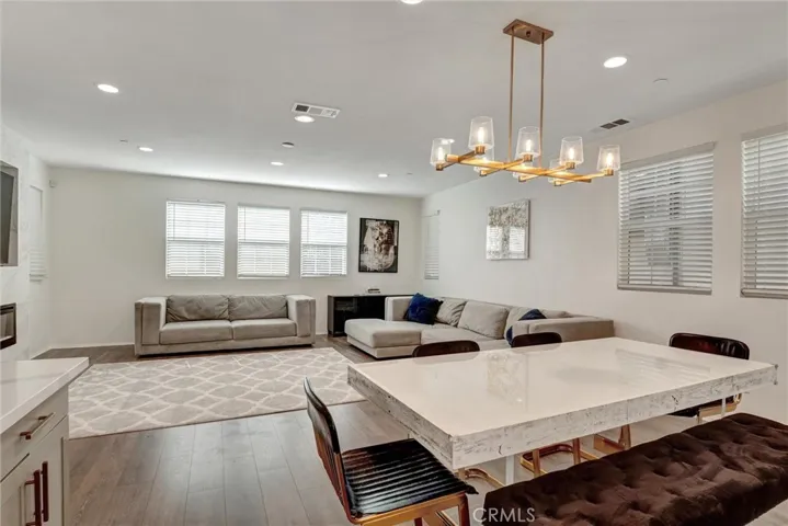 11243 N Alta Avenue, Mission Hills (san Fernando), California 91345