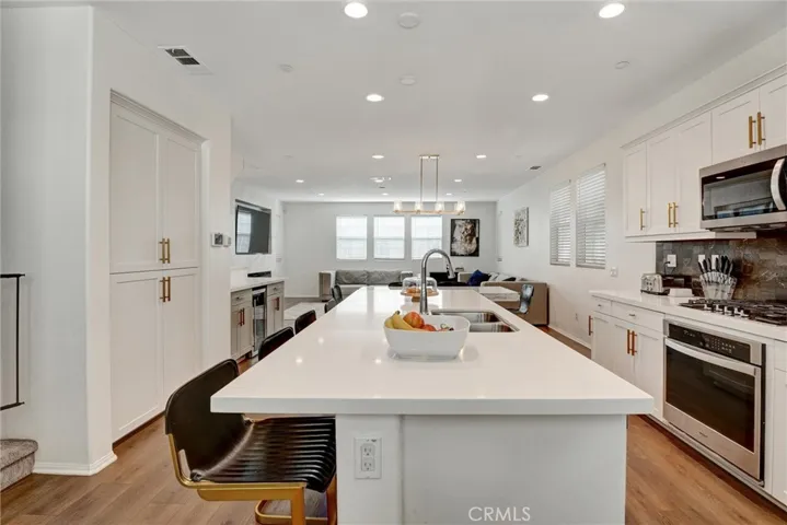 11243 N Alta Avenue, Mission Hills (san Fernando), California 91345