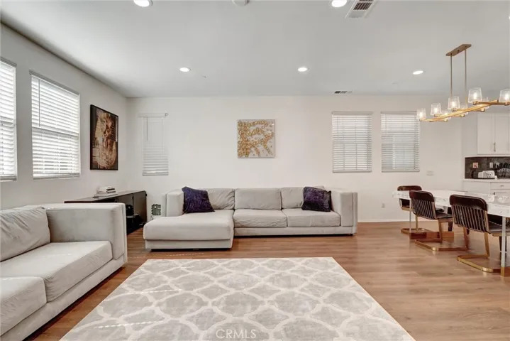 11243 N Alta Avenue, Mission Hills (san Fernando), California 91345