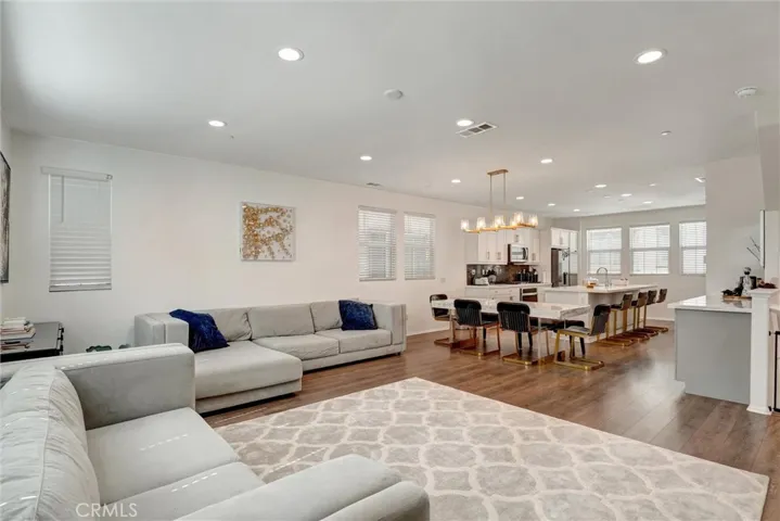 11243 N Alta Avenue, Mission Hills (san Fernando), California 91345