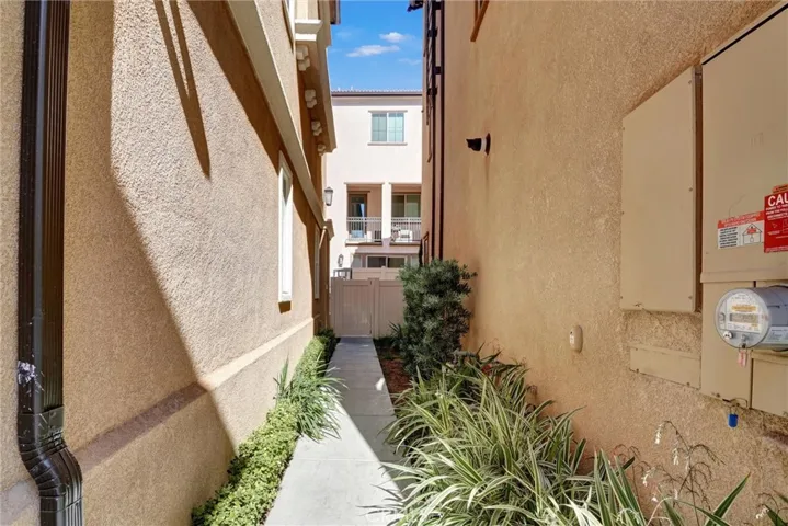 11243 N Alta Avenue, Mission Hills (san Fernando), California 91345