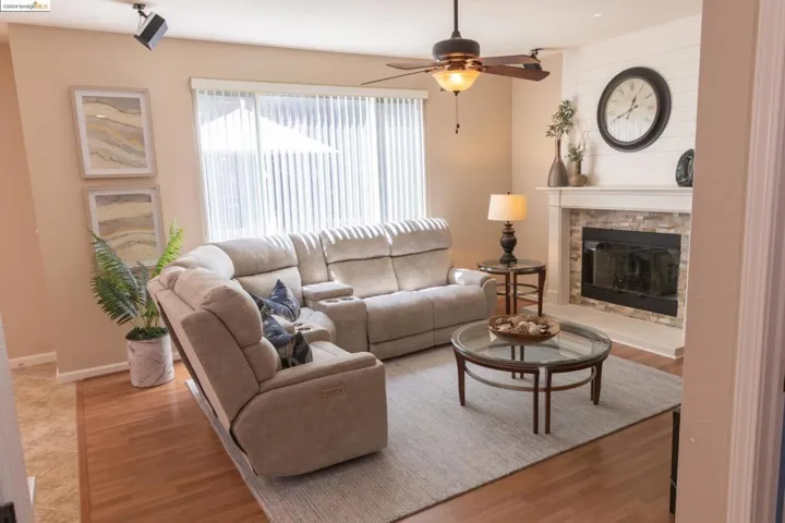 980 Palmer Cir, Folsom, California 95630