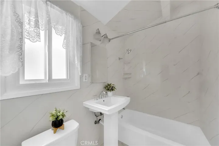 Upstairs bathroom 4