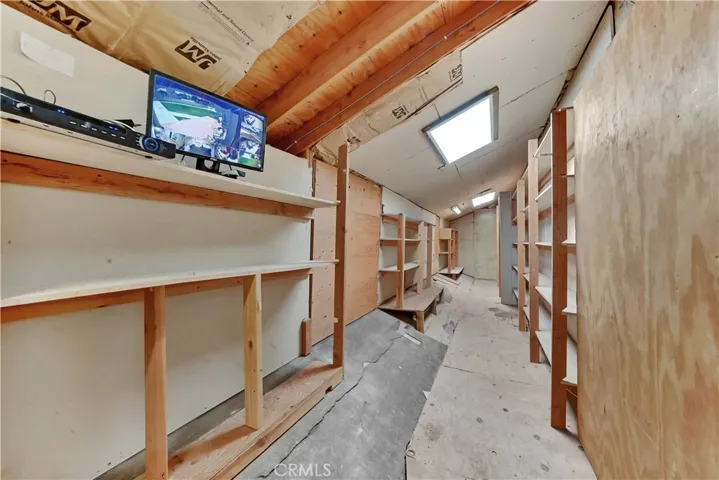 HUGE HUGE attic space, walk in from the loft area