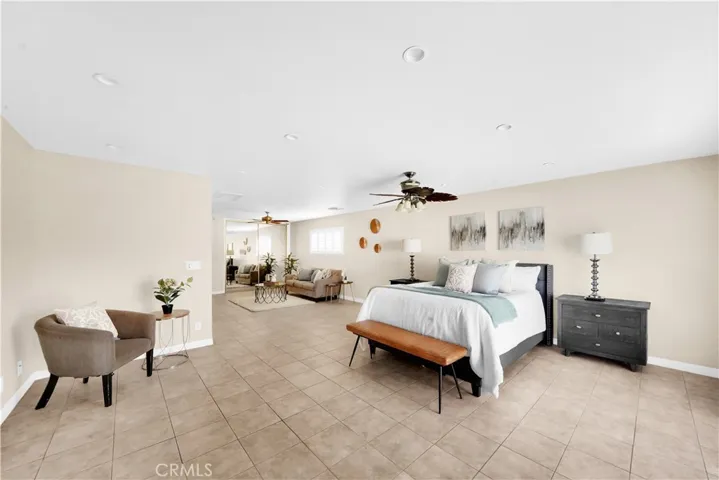 Master retreat with sitting area ( or make 2 rooms)