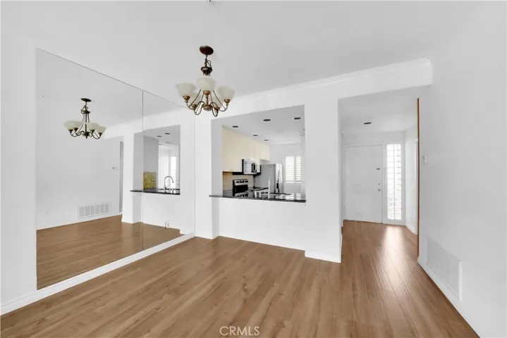 2243 Martin 110, Irvine, California 92612