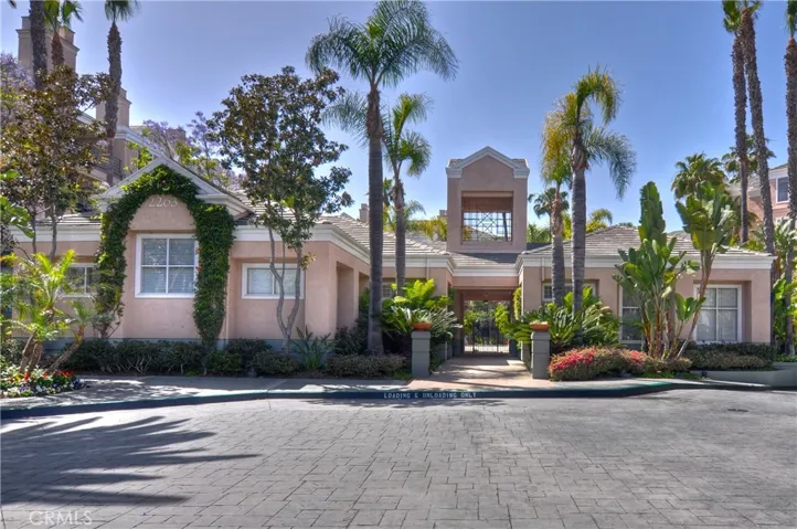 2243 Martin 110, Irvine, California 92612