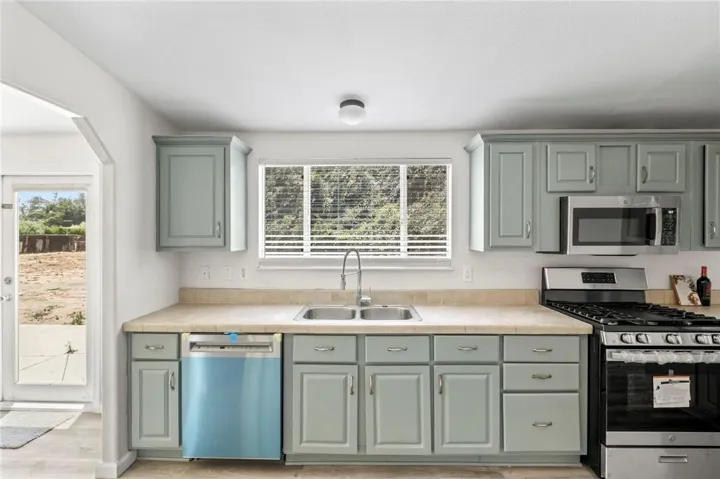 33245 9th St, Winchester, California 92596