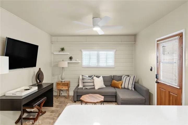 58 10th Ct #B (ground level): 1bd/1ba