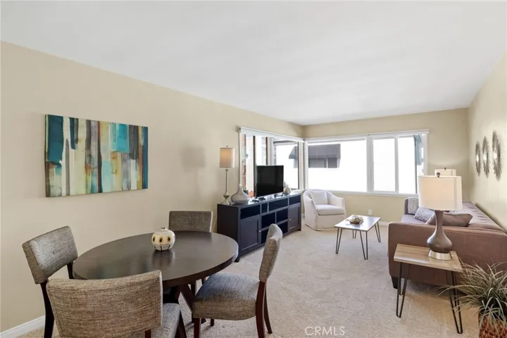 58 10th Ct #A (upper level): 1bd/1ba