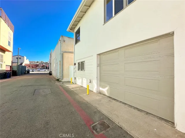 10th Ct alley, 1-car garage, access to rear units