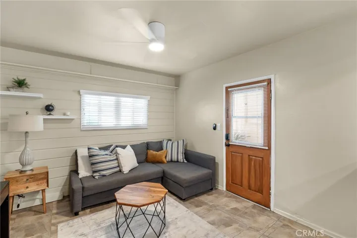 58 10th Ct #B (ground level): 1bd/1ba