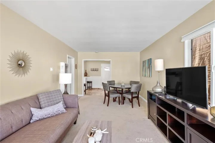 58 10th Ct #A (upper level): 1bd/1ba