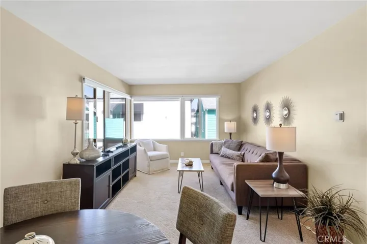 58 10th Ct #A (upper level): 1bd/1ba