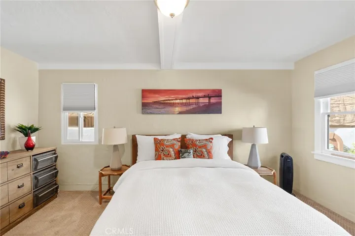 63 9th St: 2bd/1ba cottage