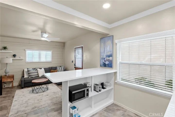 58 10th Ct #B (ground level): 1bd/1ba
