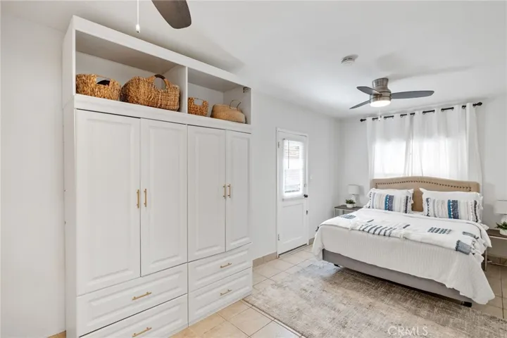 58 10th Ct #B (ground level): 1bd/1ba