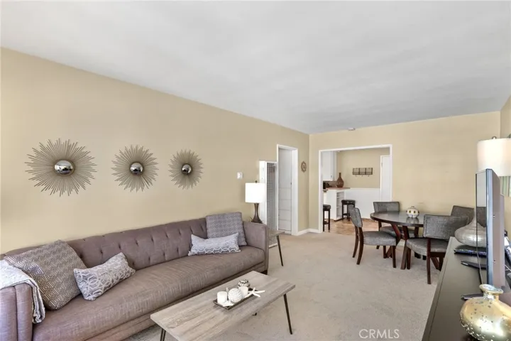 58 10th Ct #A (upper level): 1bd/1ba