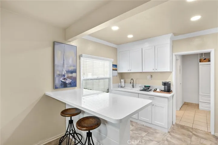 58 10th Ct #B (ground level): 1bd/1ba