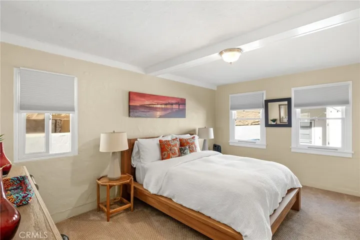 63 9th St: 2bd/1ba cottage