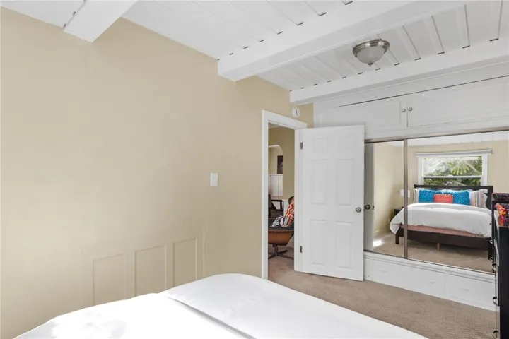 63 9th St: 2bd/1ba cottage