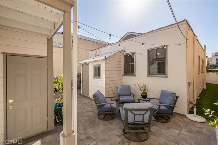 Courtyard for rear units