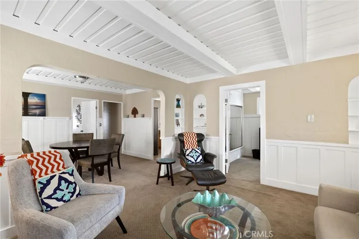 63 9th St: 2bd/1ba cottage