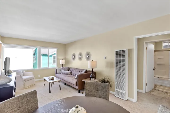 58 10th Ct #A (upper level): 1bd/1ba
