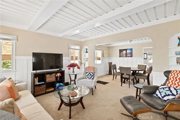 63 9th St: 2bd/1ba cottage
