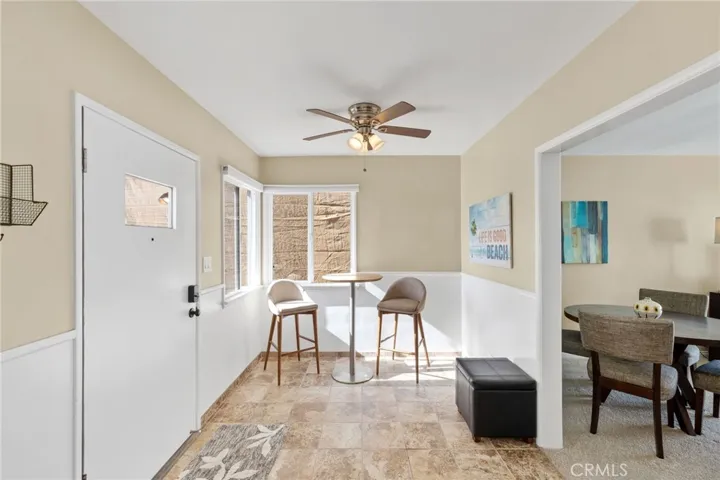 58 10th Ct #A (upper level): 1bd/1ba