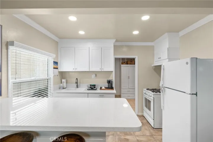 58 10th Ct #B (ground level): 1bd/1ba