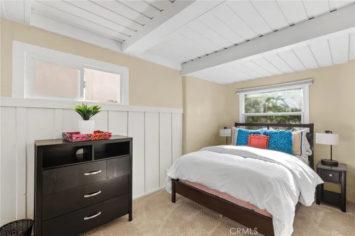 63 9th St: 2bd/1ba cottage
