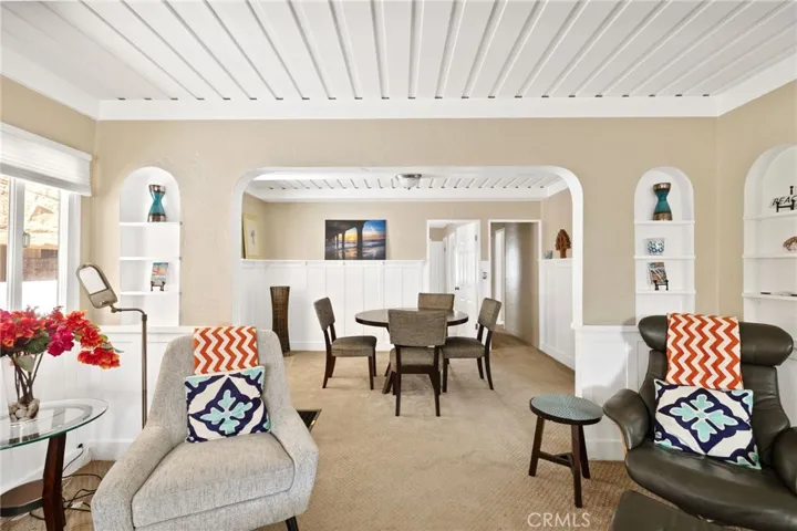 63 9th St: 2bd/1ba cottage