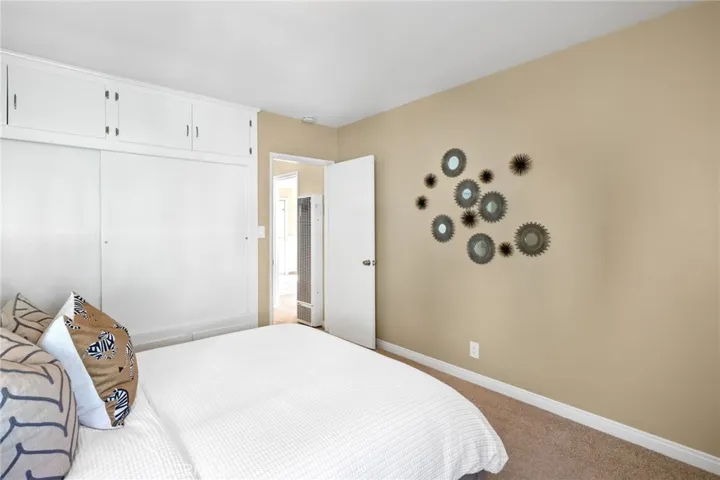 58 10th Ct #A (upper level): 1bd/1ba