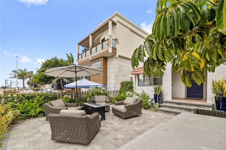 Walk street patio