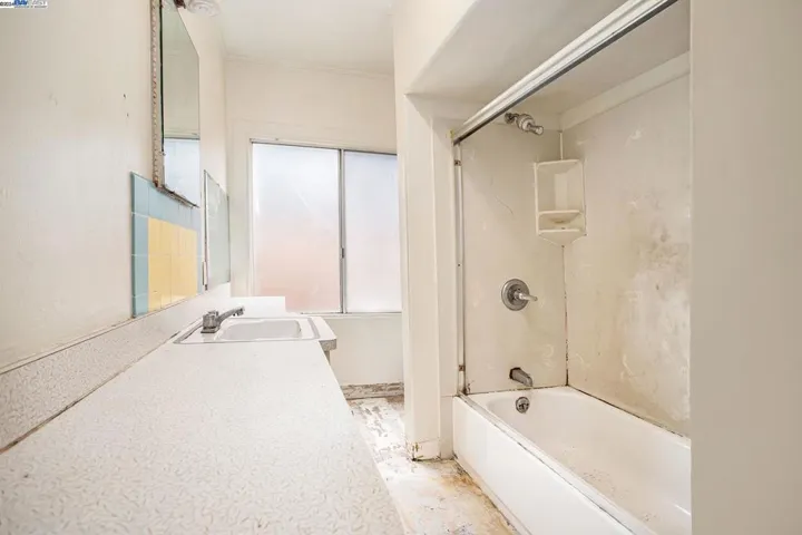 767 Pacific Ave., Alameda, California 94501