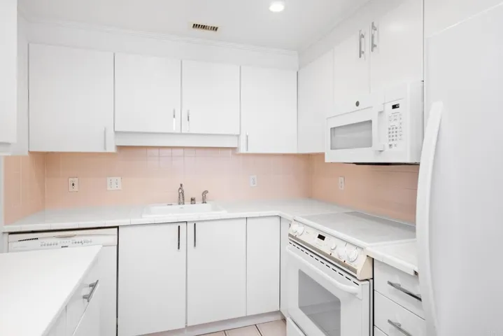 3890 Nobel Drive 1402, San Diego, California 92122